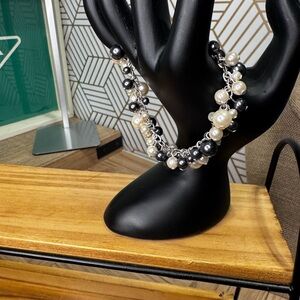 Elegant Black and White Fashion Pearl Bracelet